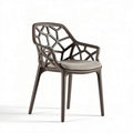 Chaise en plastique tressé couleur marron avec assise en tissu gris dimensions 60 x 60 x 80cm